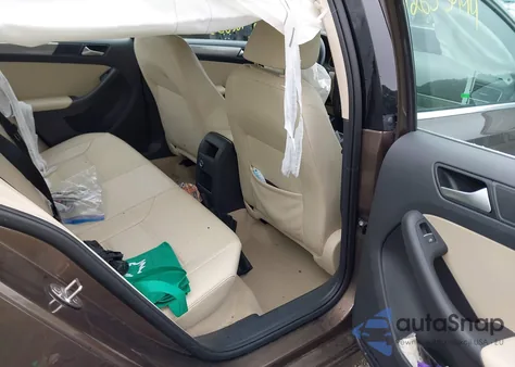 2015 Volkswagen Jetta 1.8T Se z USA, uszkodzony, nr VIN 3VWD17AJ9FM216558